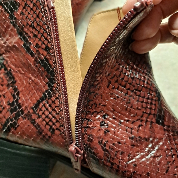 Vionic Leather Ankle Boots Clara Boa Women’s 9.5 Wine Booties Red Snakeskin - Picture 5 of 12